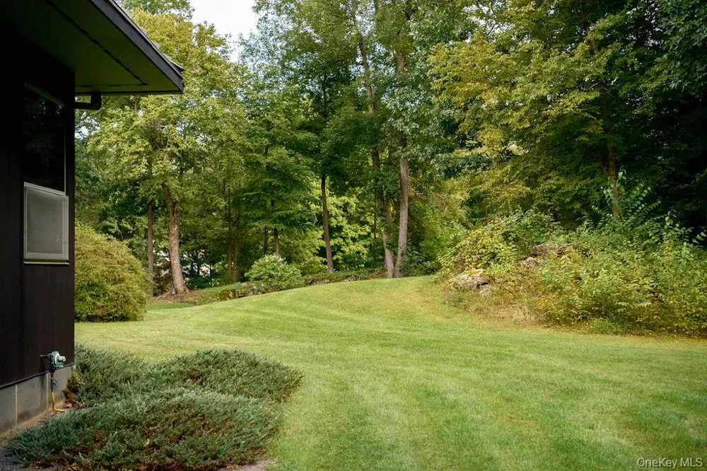 8 Sarah Court Rhinebeck, NY 12572