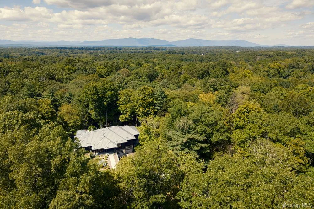 8 Sarah Court Rhinebeck, NY 12572