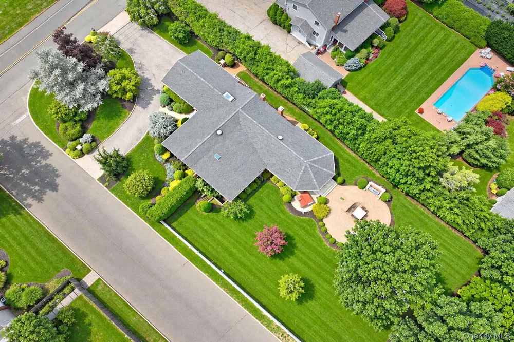 88 Dix Highway Dix Hills, NY 11746