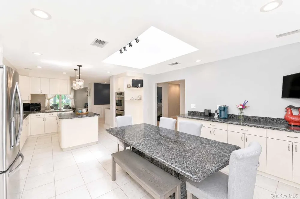 88 Dix Highway Dix Hills, NY 11746