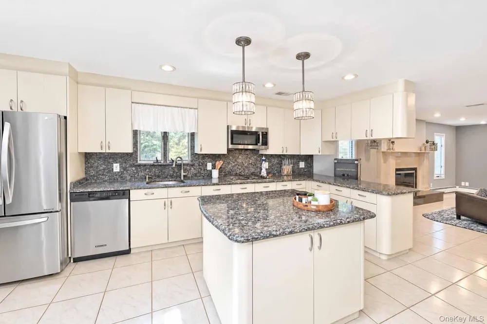 88 Dix Highway Dix Hills, NY 11746