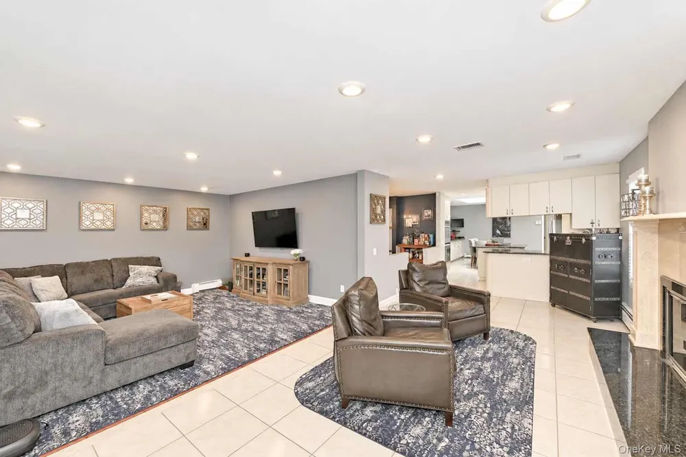 88 Dix Highway Dix Hills, NY 11746