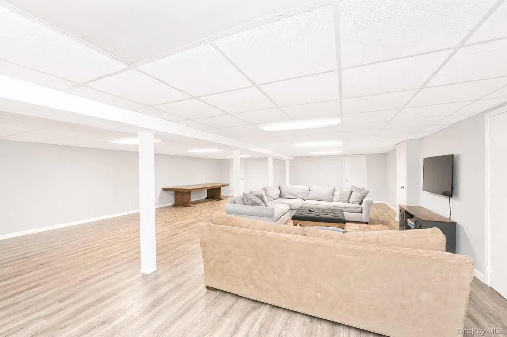 88 Dix Highway Dix Hills, NY 11746