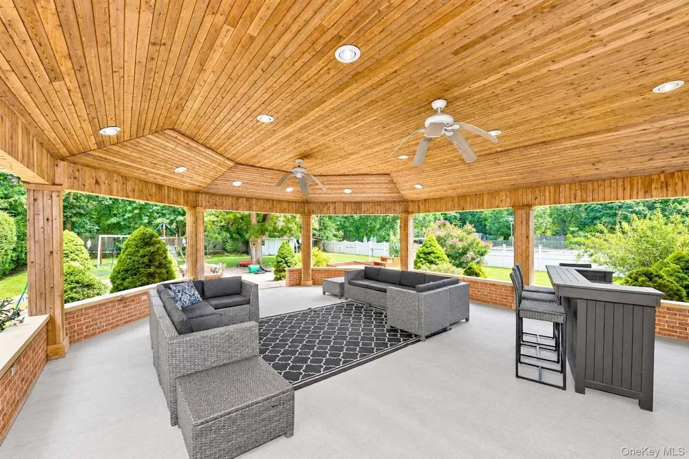 88 Dix Highway Dix Hills, NY 11746