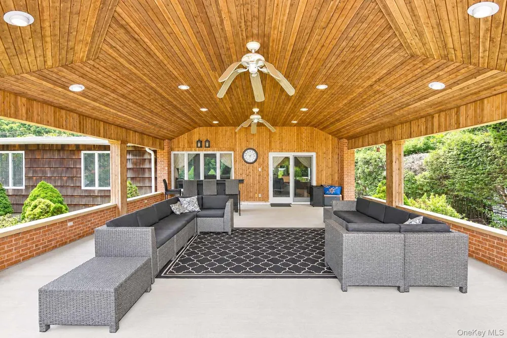 88 Dix Highway Dix Hills, NY 11746