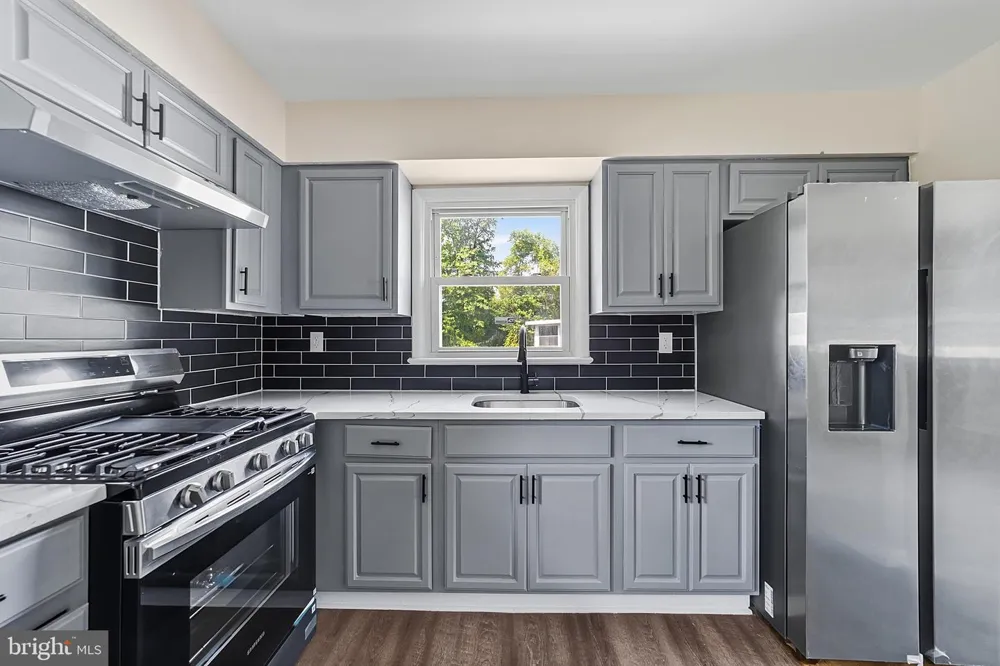 20 DONNA DRIVE Pedricktown, NJ 08067