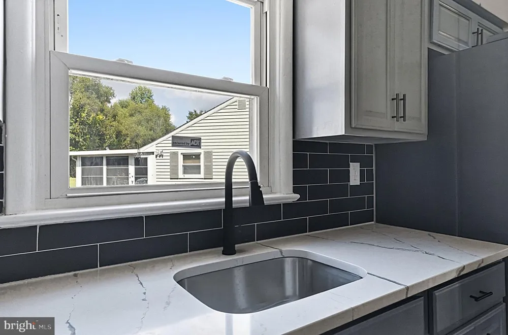 20 DONNA DRIVE Pedricktown, NJ 08067