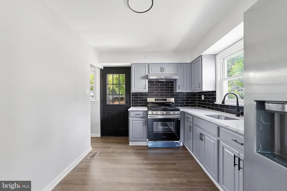 20 DONNA DRIVE Pedricktown, NJ 08067