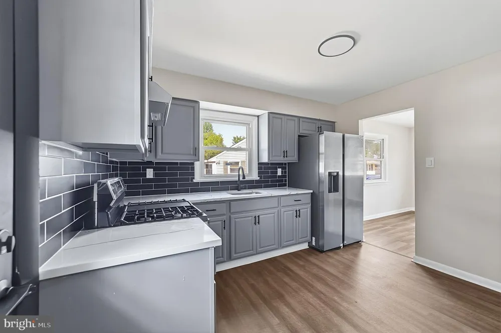 20 DONNA DRIVE Pedricktown, NJ 08067