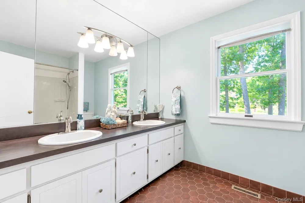 71 Westchester Drive Rocky Point, NY 11778
