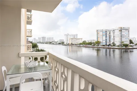 1817 S Ocean Dr #320