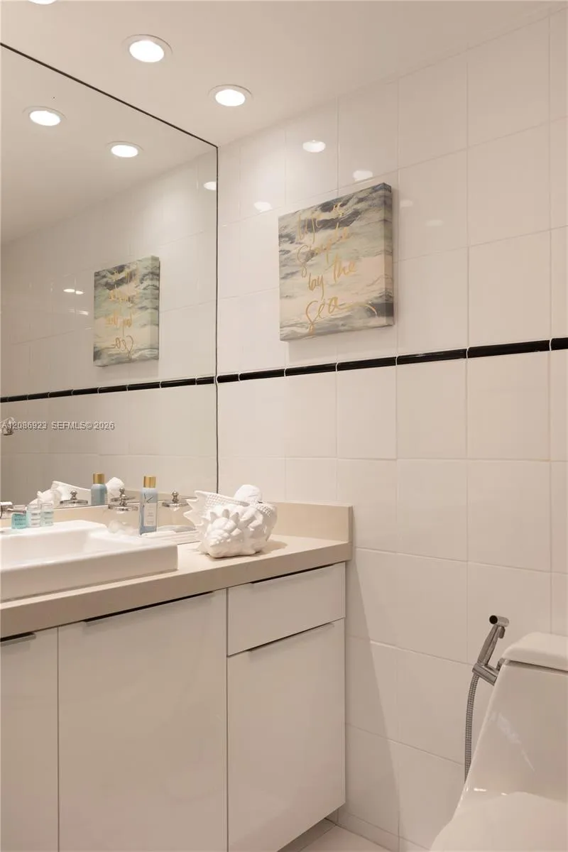1817 S Ocean Dr #320 Hallandale Beach, FL 33009
