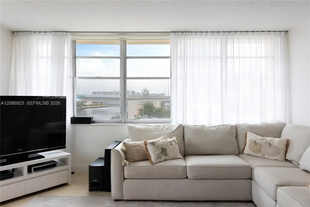 1817 S Ocean Dr #320 Hallandale Beach, FL 33009