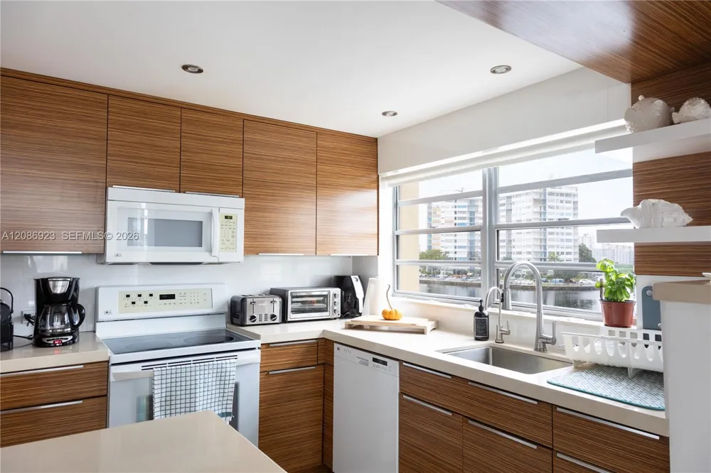 1817 S Ocean Dr #320 Hallandale Beach, FL 33009