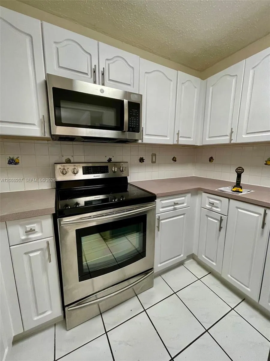 5625 W 20th Ave #215 Hialeah, FL 33012