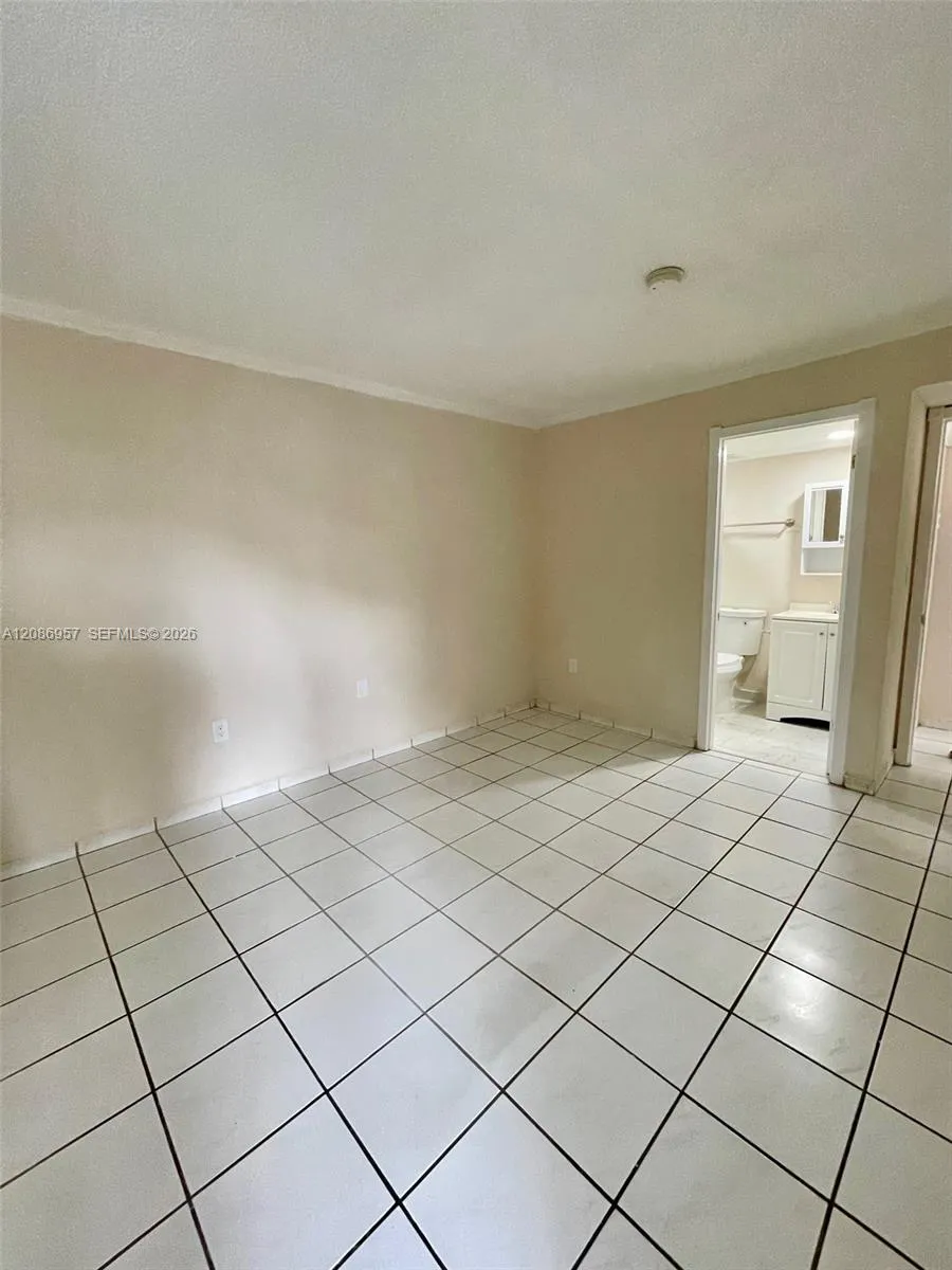 5625 W 20th Ave #215 Hialeah, FL 33012