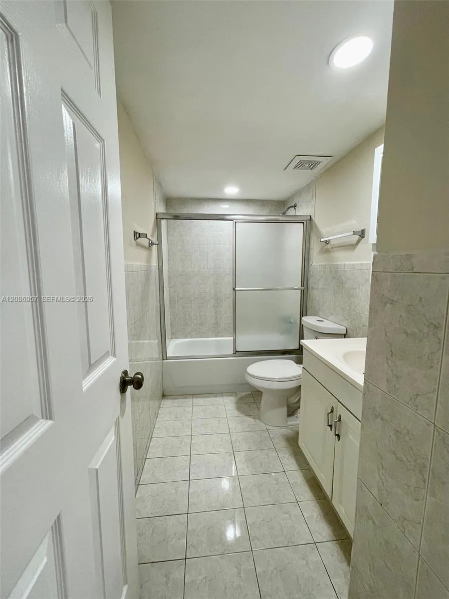 5625 W 20th Ave #215 Hialeah, FL 33012