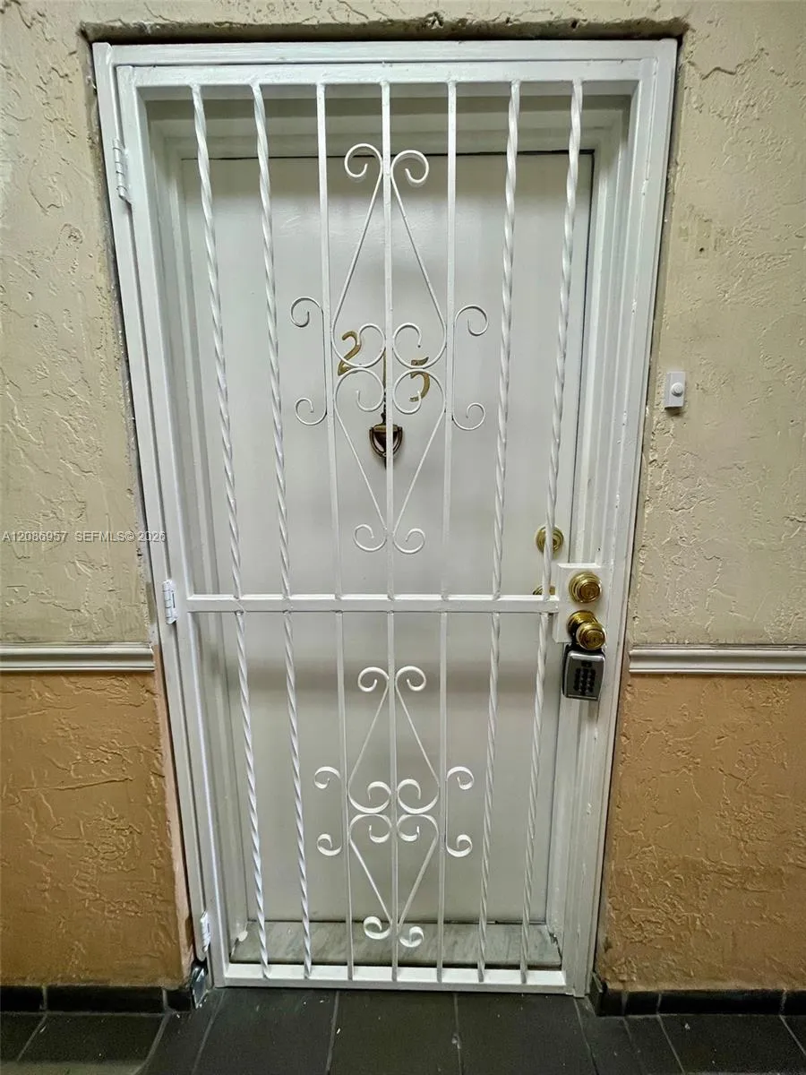 5625 W 20th Ave #215 Hialeah, FL 33012