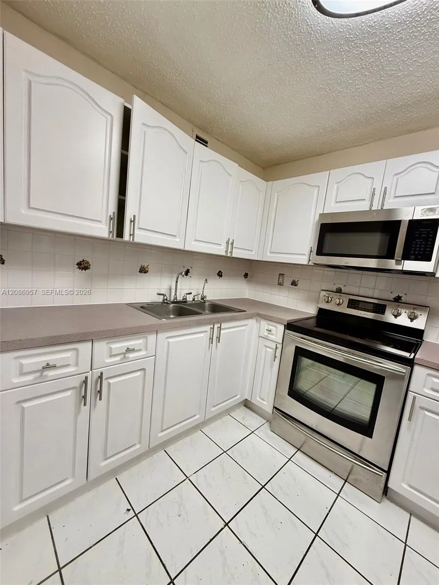 5625 W 20th Ave #215 Hialeah, FL 33012