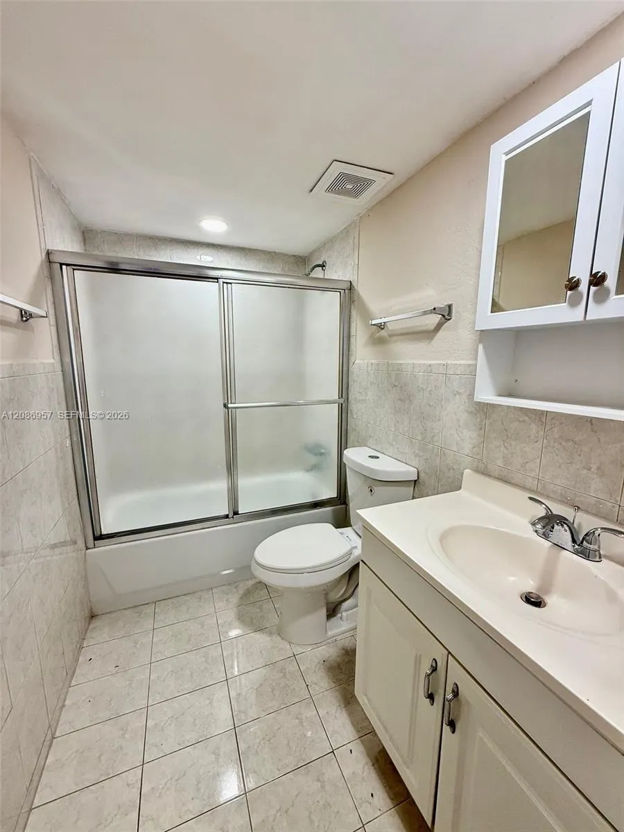 5625 W 20th Ave #215 Hialeah, FL 33012