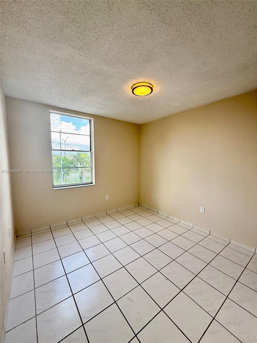 5625 W 20th Ave #215 Hialeah, FL 33012
