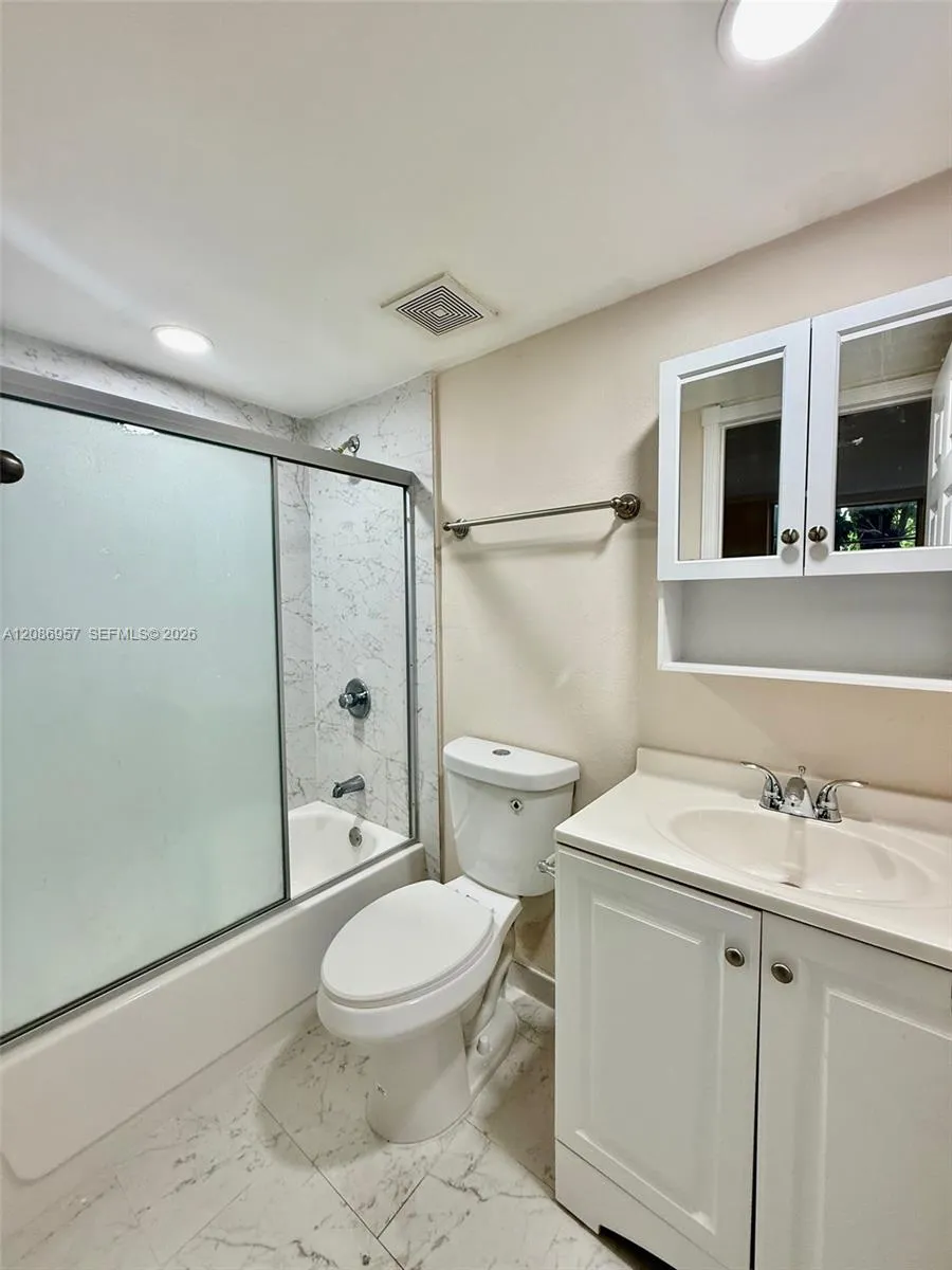 5625 W 20th Ave #215 Hialeah, FL 33012