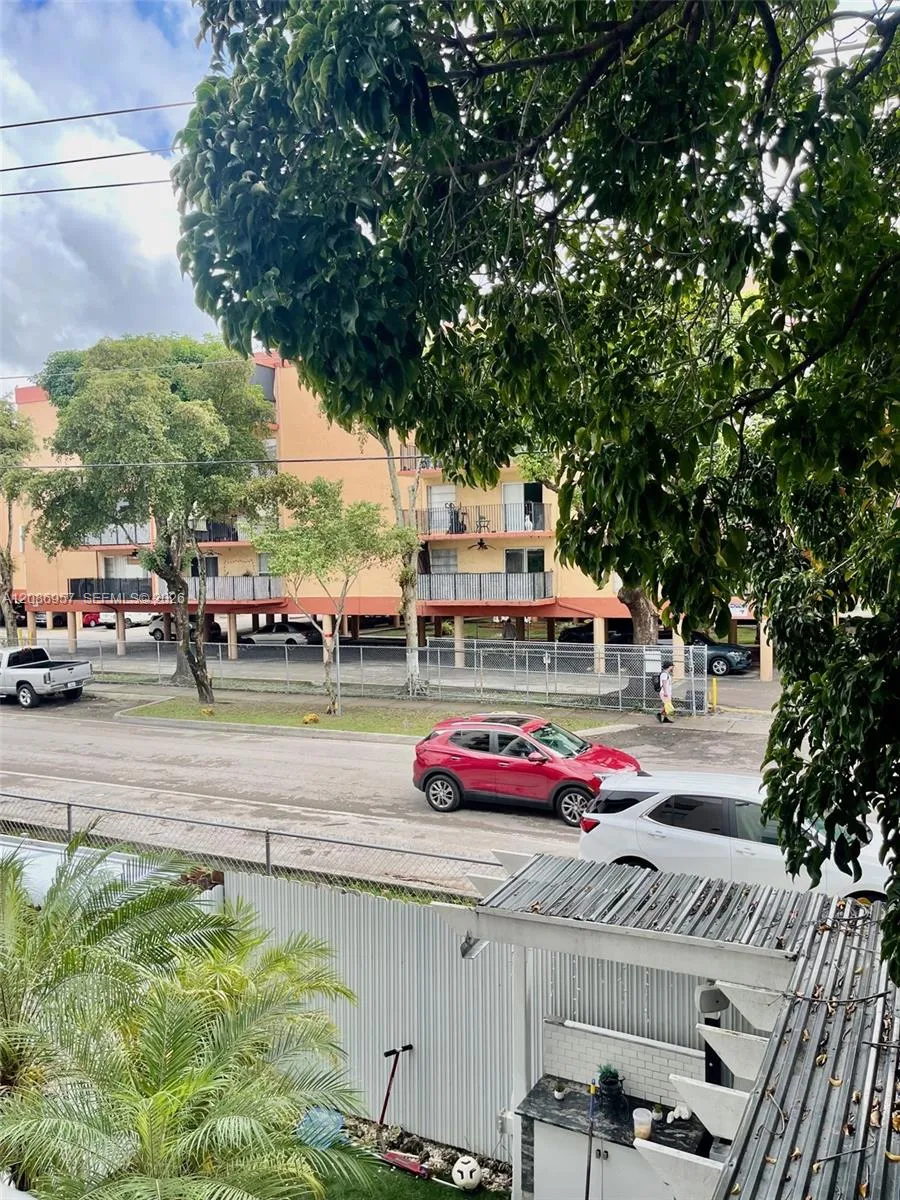 5625 W 20th Ave #215 Hialeah, FL 33012