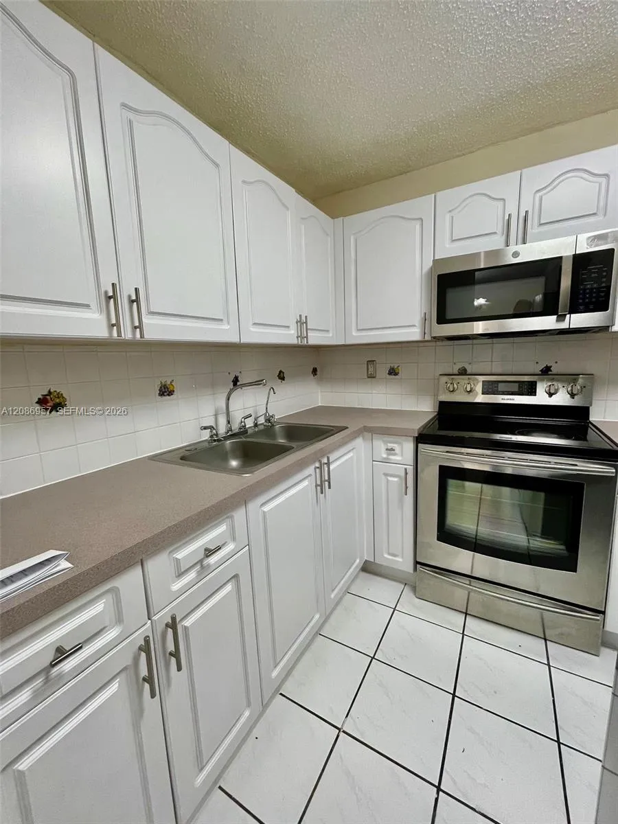 5625 W 20th Ave #215 Hialeah, FL 33012
