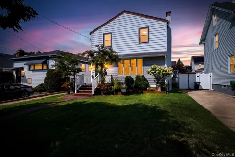 48 W Windsor Parkway