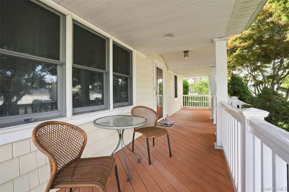 46 Woodbine Drive E Hicksville, NY 11801
