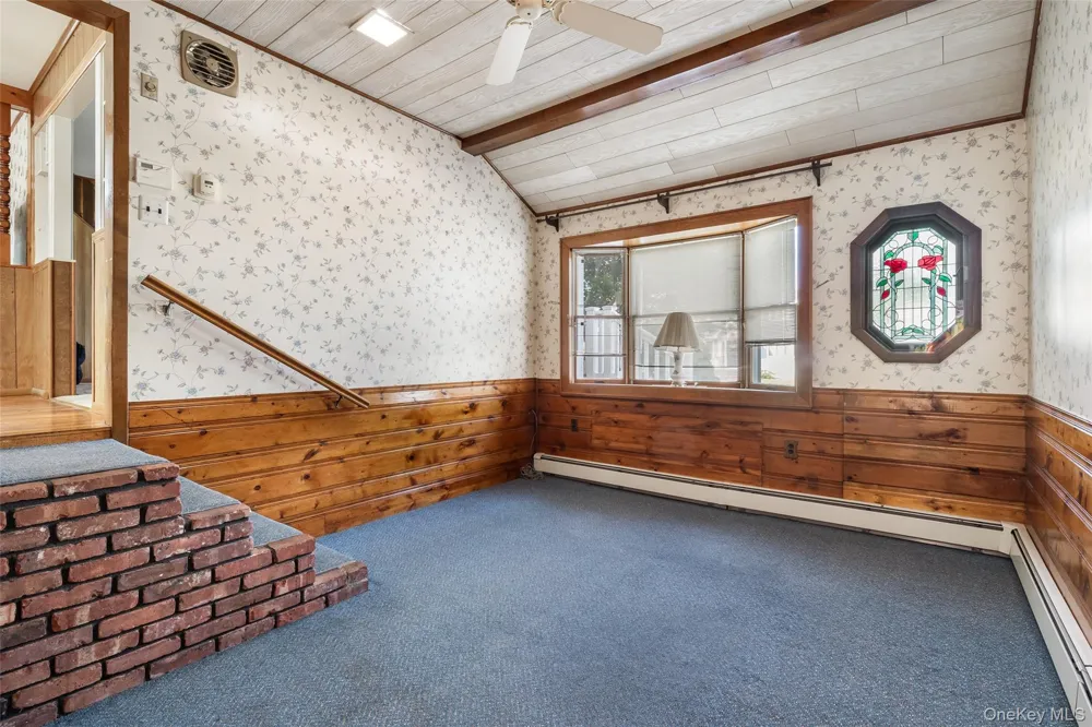 46 Woodbine Drive E Hicksville, NY 11801