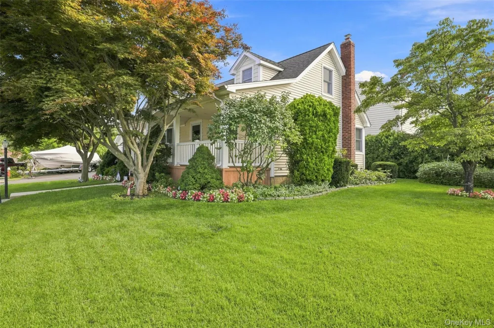 46 Woodbine Drive E Hicksville, NY 11801
