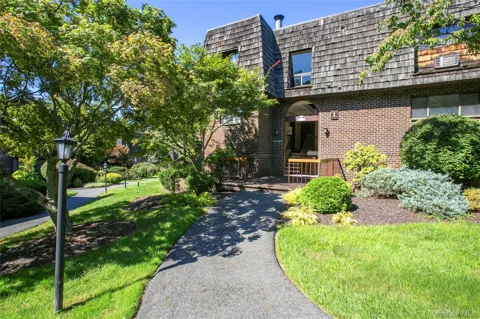 1 Briarcliff Drive S #4