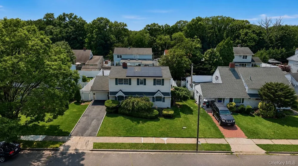 12 Cable Lane Hicksville, NY 11801
