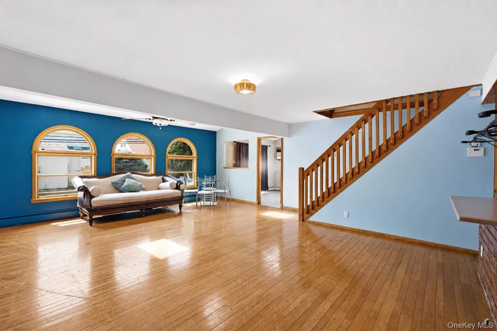 12 Cable Lane Hicksville, NY 11801