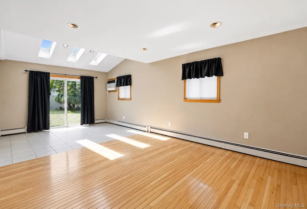 12 Cable Lane Hicksville, NY 11801