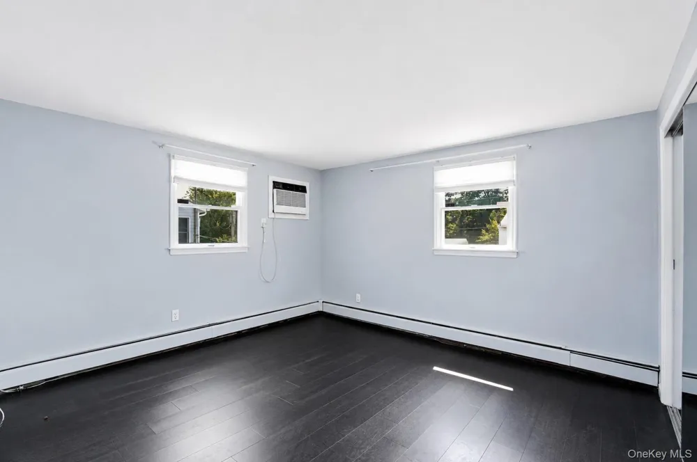12 Cable Lane Hicksville, NY 11801