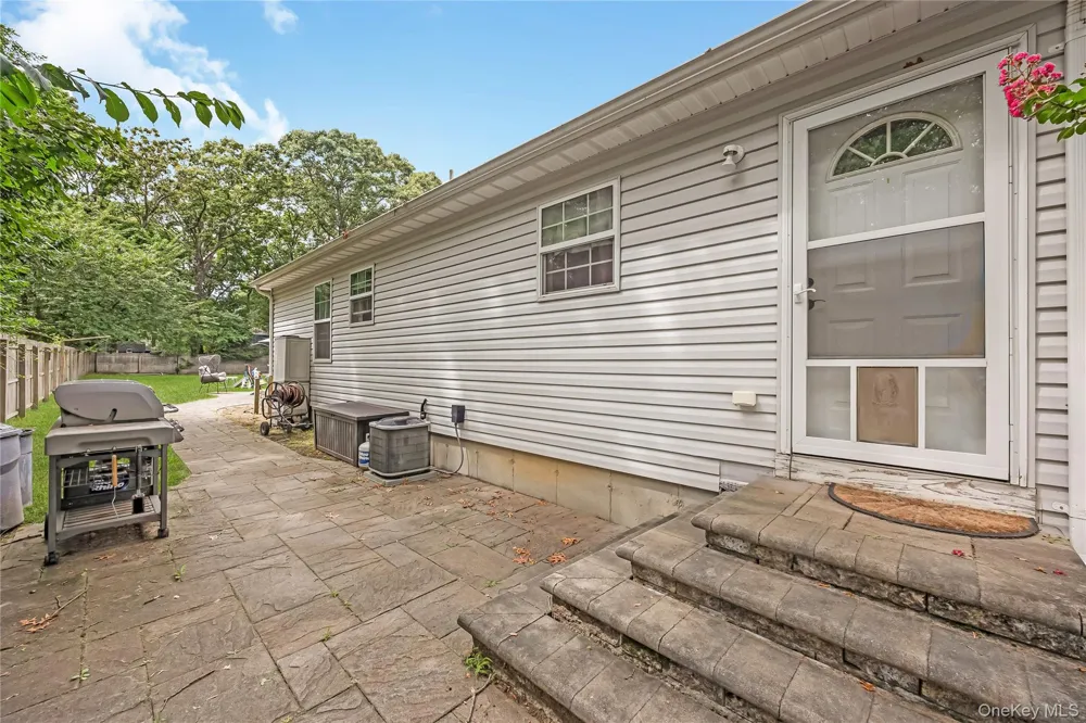 393 W End Avenue Shirley, NY 11967