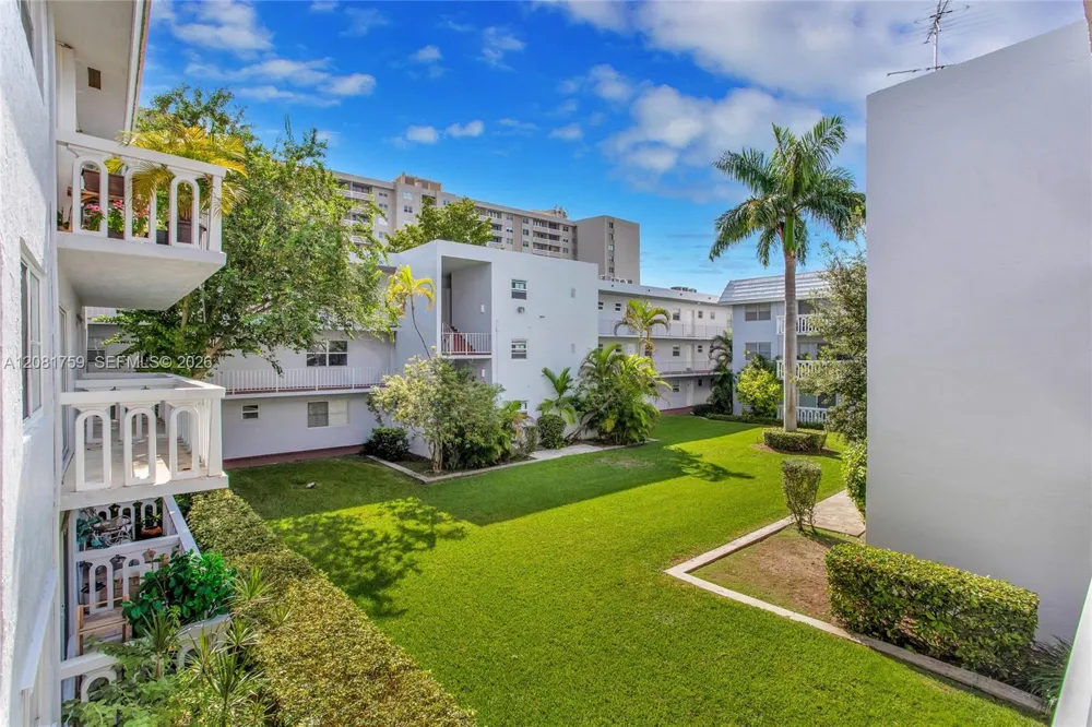 100 Edgewater Dr #305 Coral Gables, FL 33133