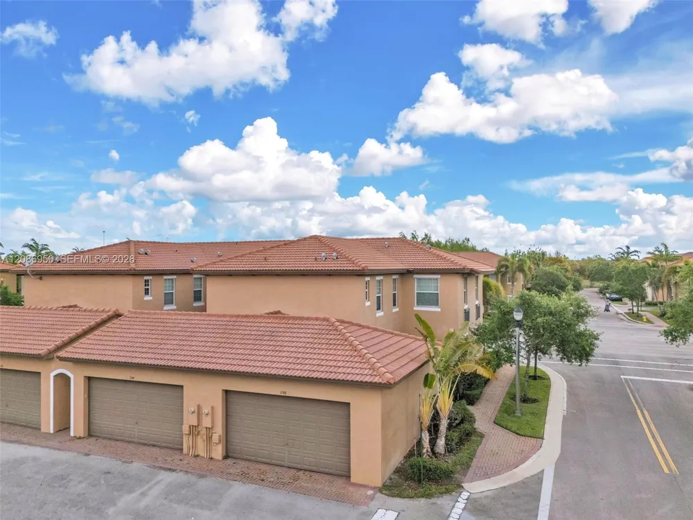 1148 SW 147th Ave #1148 Pembroke Pines, FL 33027