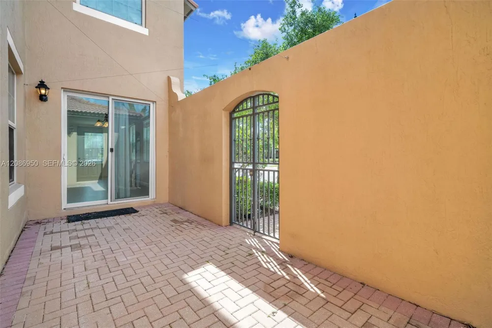 1148 SW 147th Ave #1148 Pembroke Pines, FL 33027