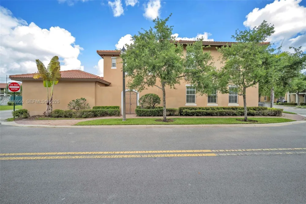 1148 SW 147th Ave #1148 Pembroke Pines, FL 33027