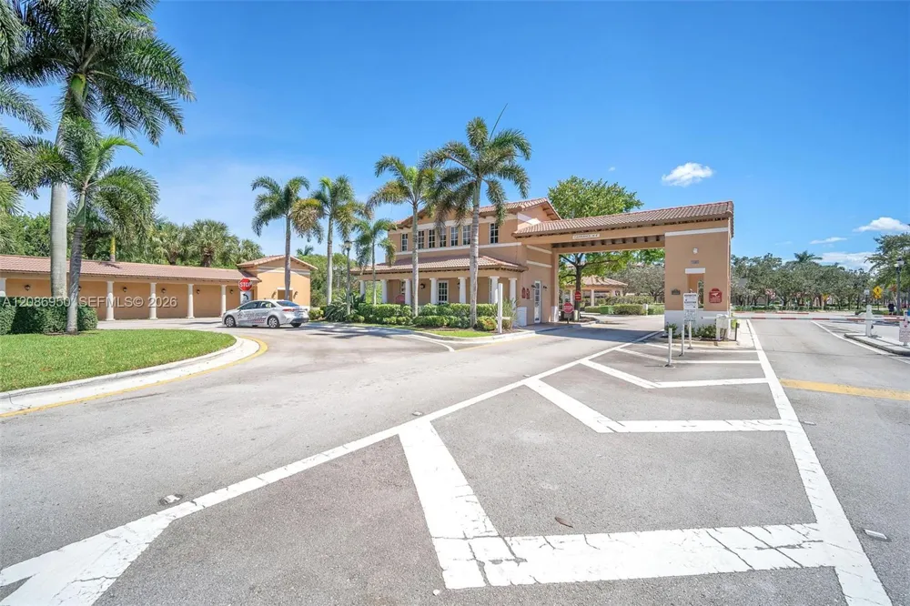 1148 SW 147th Ave #1148 Pembroke Pines, FL 33027