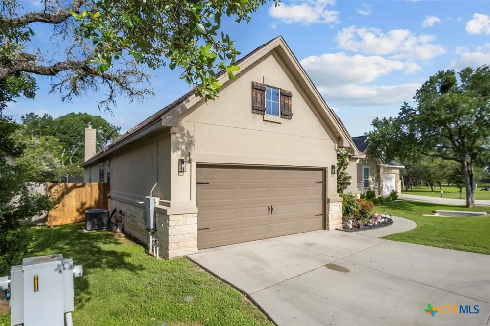 522 Carriage House Spring Branch, TX 78070