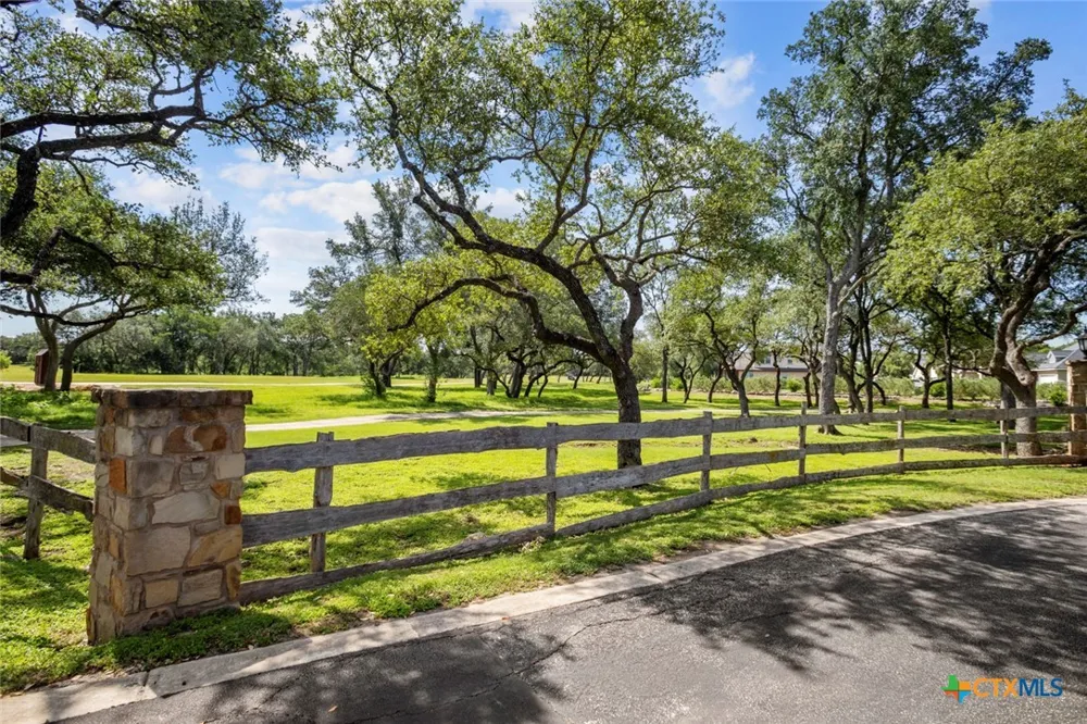 522 Carriage House Spring Branch, TX 78070