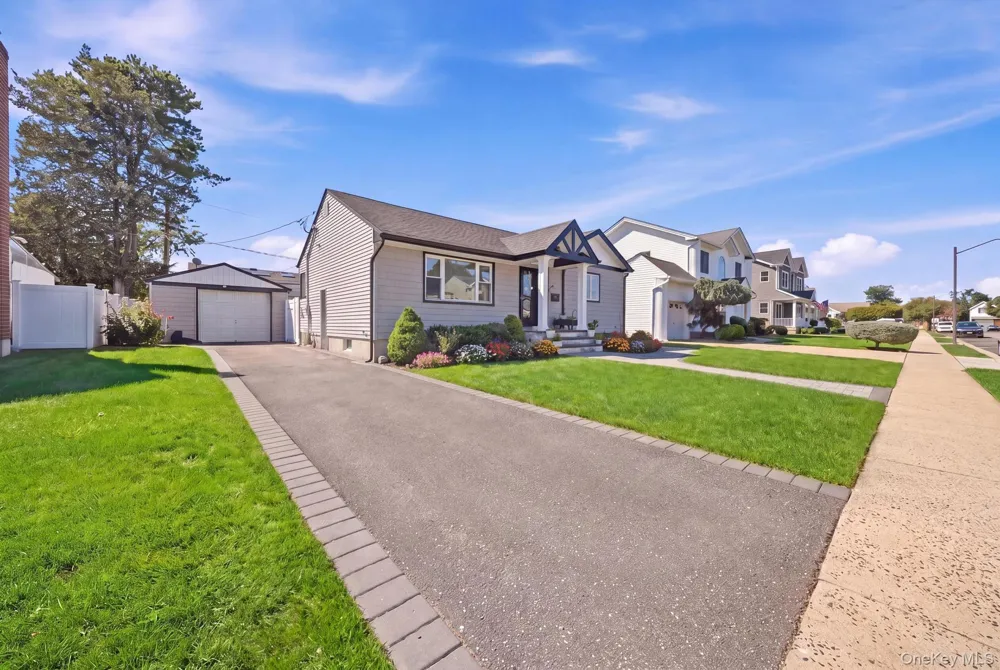 18 Devon Road Bethpage, NY 11714