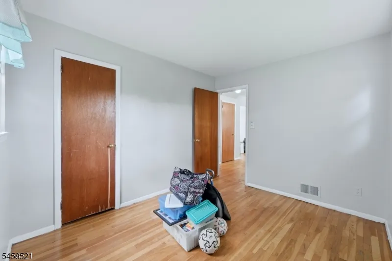 32 Merkel Dr Bloomfield, NJ 07003
