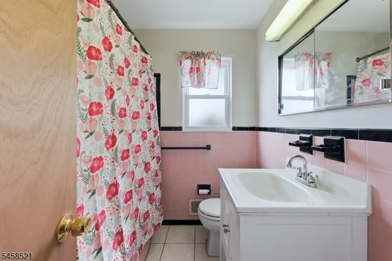 32 Merkel Dr Bloomfield, NJ 07003