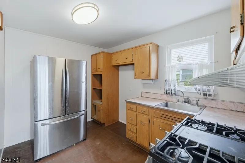 32 Merkel Dr Bloomfield, NJ 07003