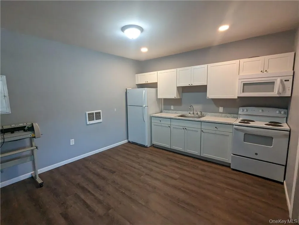 3144 Route 9W #400 New Windsor, NY 12553